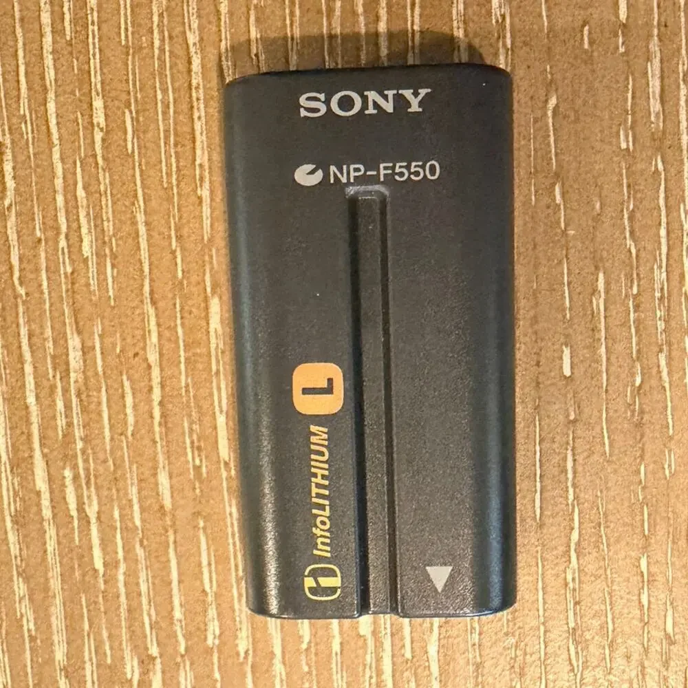 Sony NP-F550 Rechargeable Battery Pack L Series Handycam Camcorder Genuine OEM‎